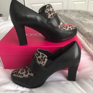 Naturalizer black cute shoe.